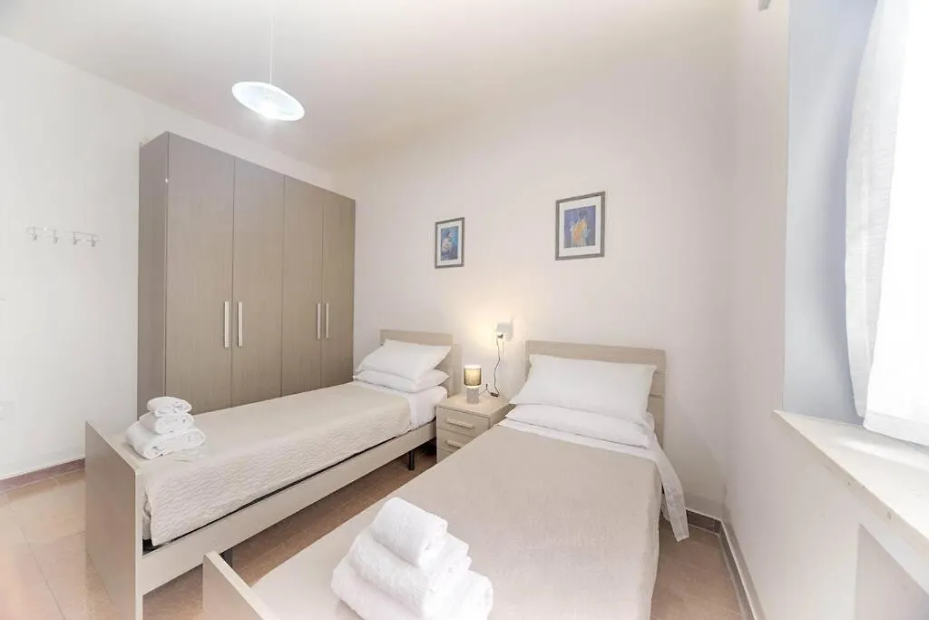 Appartamento Helichrysum Hospitality Ampio Trilocale Iun Q9603 Olbia 0*,  Italia